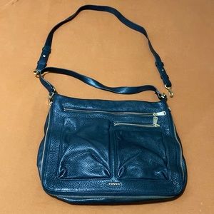 Black leather fossil purse Cross body. Lots of pockets!small scratch on back
